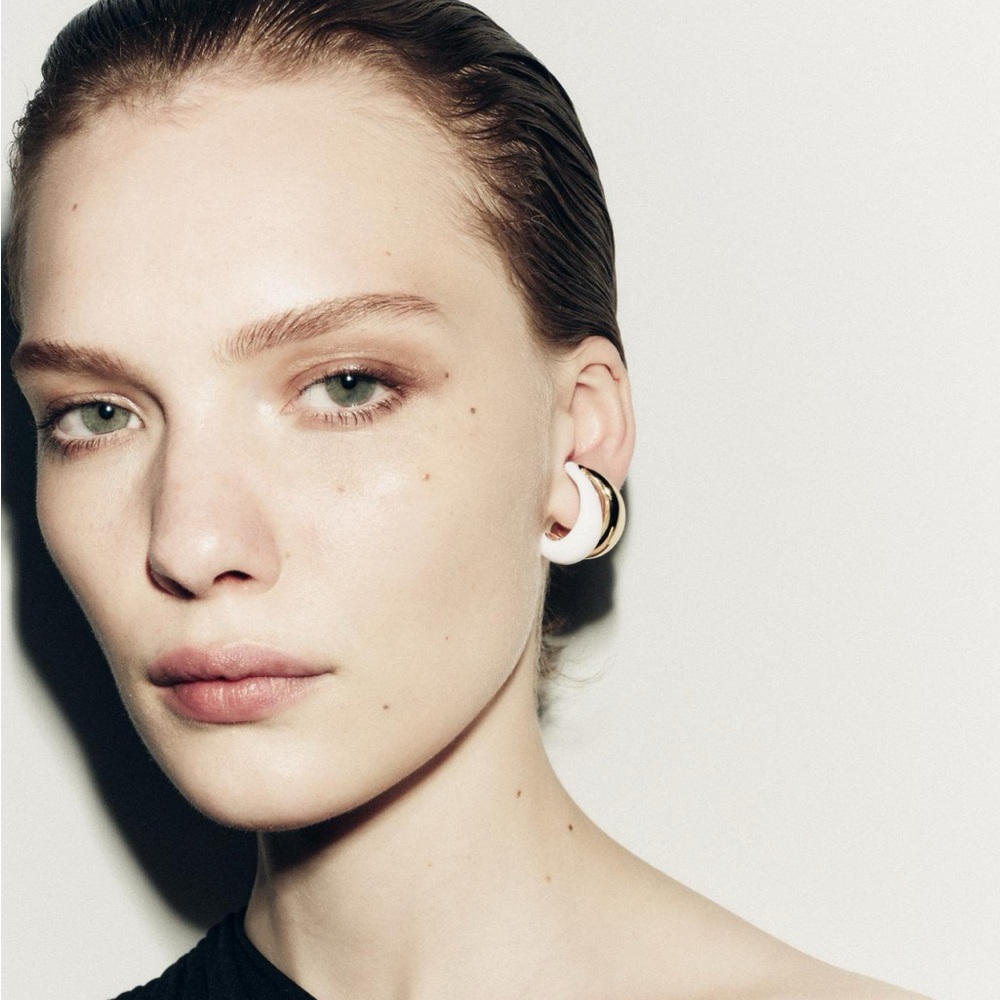 DOUBLE EAR CUFF EARRINGS
WHITE